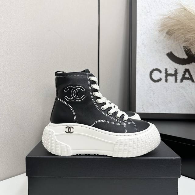 2025 Chanel ankle boots, a must-have item for this autumn and winter season! Cha