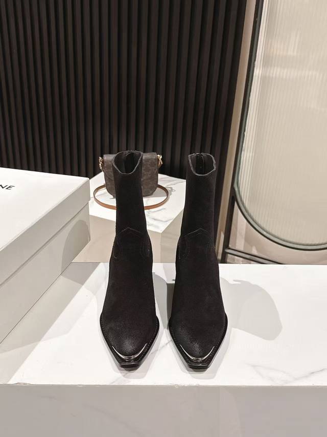 Celine's latest autumn and winter fashion boots, catwalk-ready styles and a must