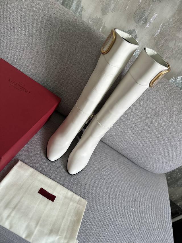 Vt Hua*Tino's latest autumn and winter high-heeled leather boots with large V bu
