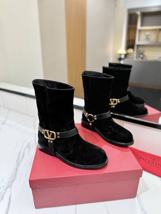 Valentino Garavanivl -V counter's latest Cavaliers mid-tube combat boots with V-