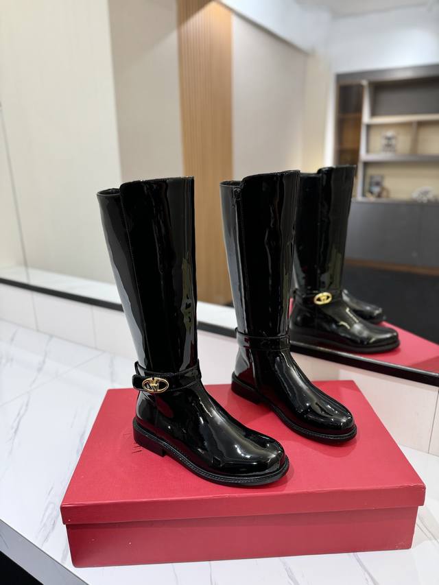 Valentino Garavanivl -V counter's latest knight boots. V buckle lock design on t