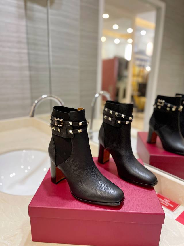 Factory Price Pp Valentino Garavani Rockstud pebbled calfskin rivet ankle boots