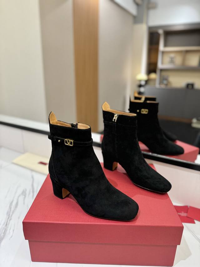 Factory price Pp: Valentino Garavani Tan-Go calfskin ankle boots - ankle strap w