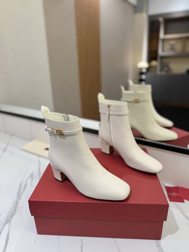 Factory price Pp: Valentino Garavani Tan-Go calfskin ankle boots - ankle strap w