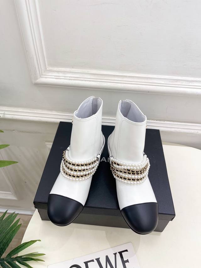 Chanel 25 2025 Autumn and Winter Show New Products Chanel Double C Pearl Chain