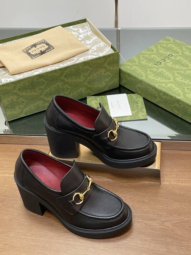 Gucci's latest autumn and winter Gucci high-heeled shoes with bee-soled thick-he