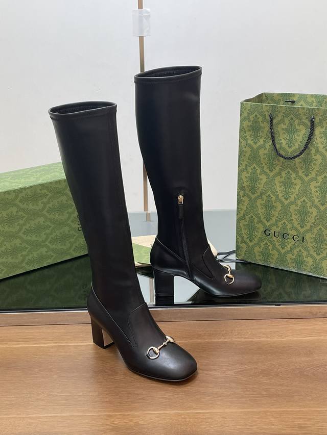 Guccl's high-end boutique, Gucci's new early fall horsebit stretch knee-high boo