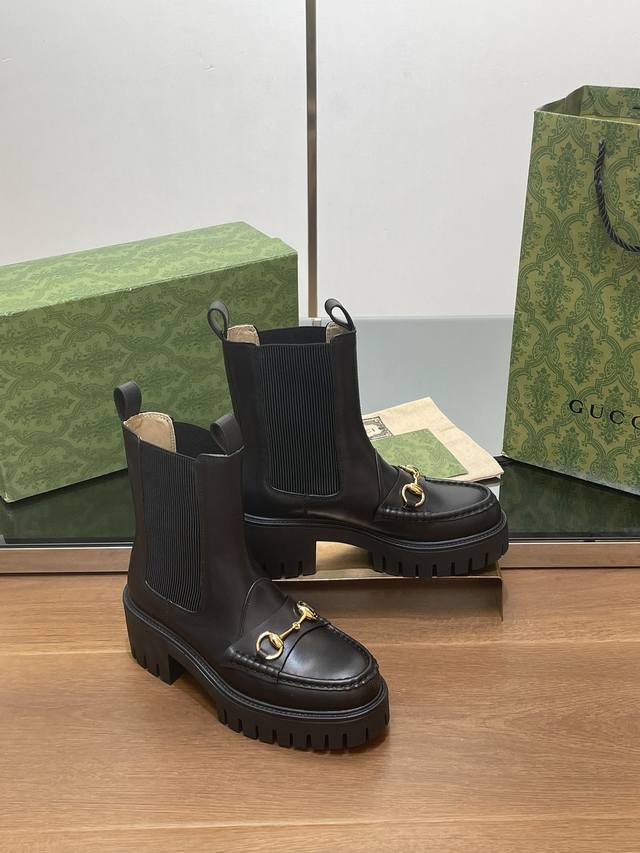 Gucci's latest autumn and winter collection: Gucci mid-heel grooved platform hor