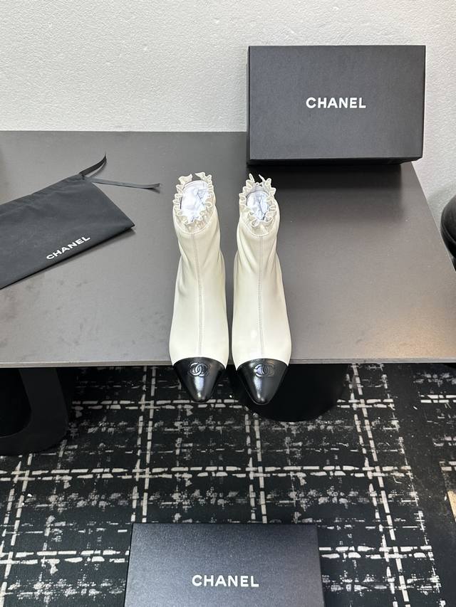 2025 Chanel ankle boots, a must-have for this autumn and winter season! Chanel's