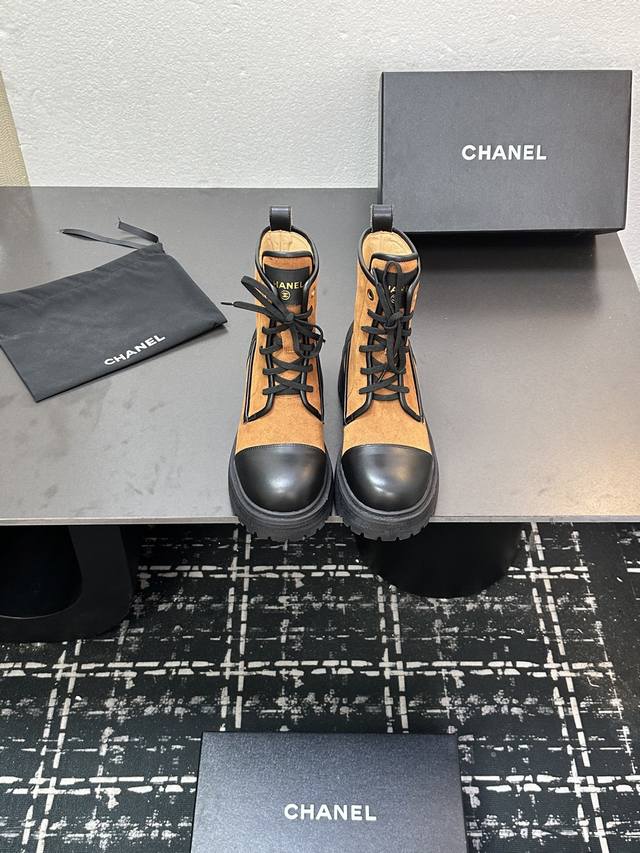 Factory Price: DDD. New Chanel sheepskin ankle boots for fall and winter. style