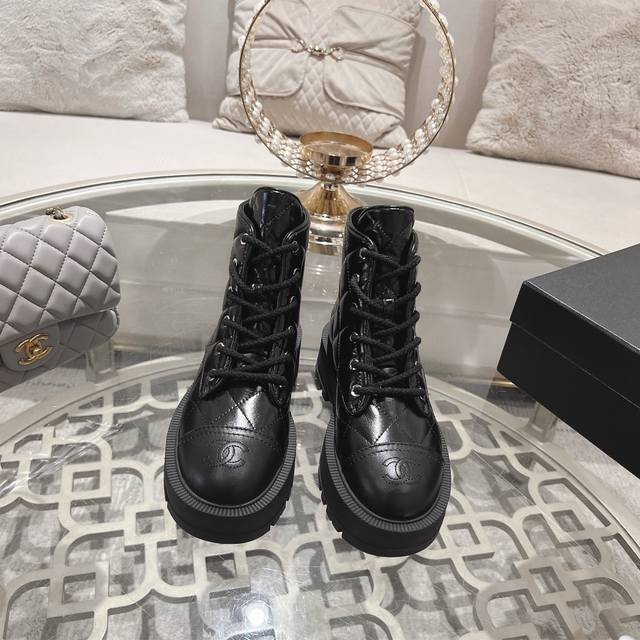 Chane* Chanel Autumn/Winter 25 Double C Platform Ankle Boots DDD. The premium, o