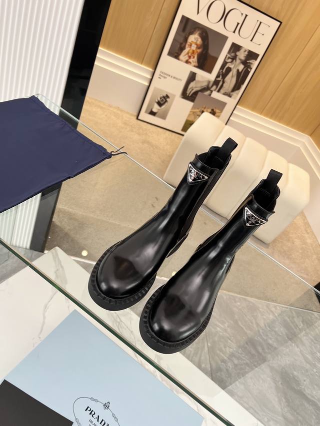 Top-tier SSS has launched a new Prada ankle boot collection. The Prada early fa