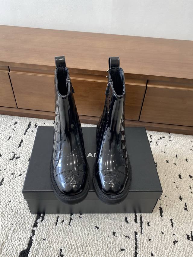 High version Chanel 2025S autumn and winter series thick-soled high short boots,