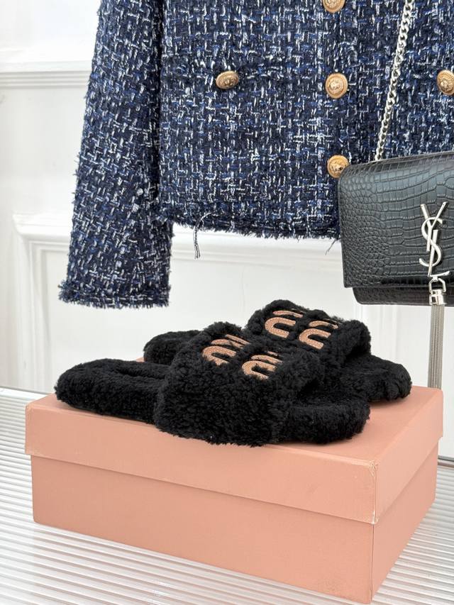 Factory Price: Miu Miu 25Wf New Fall/Winter Lettered Furry Slippers. When the b