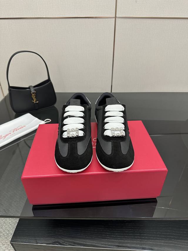 Roger Vivier Rv25Wf New Square-Buckle Casual Roger Vivier ShoesContinuing the cl