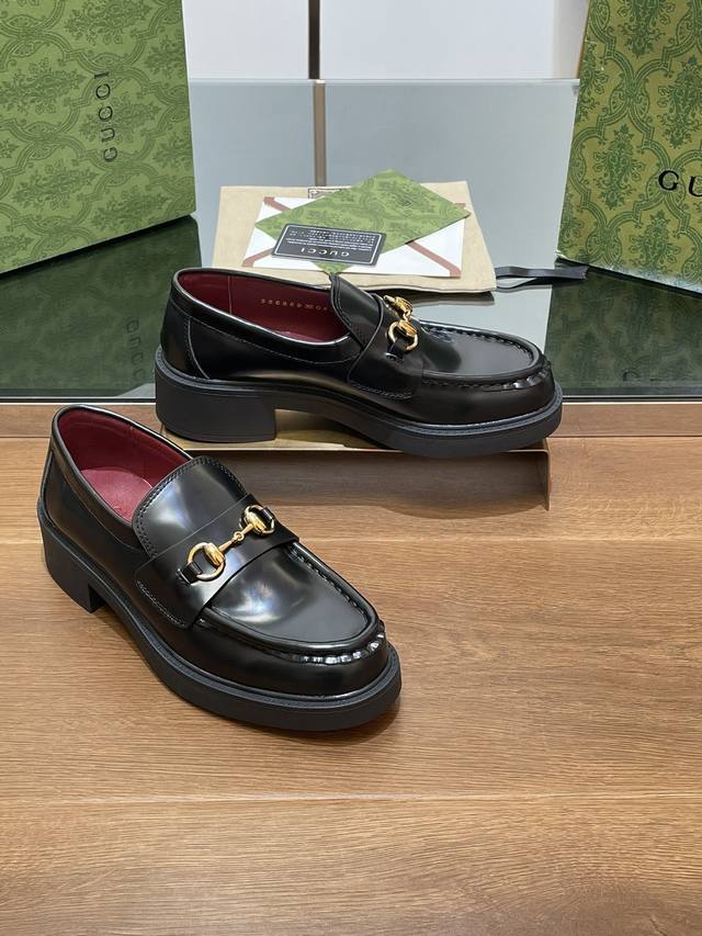 Gucci's latest autumn and winter Gucci grooved bee sole horsebit thick-soled loa