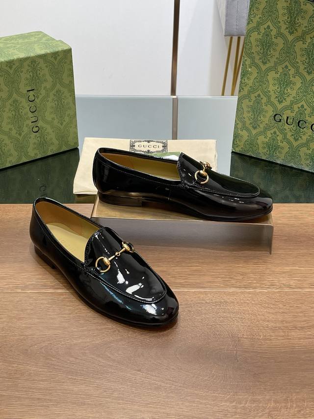Gucci Early Fall Fashion Soft Patent Leather Horsebit Single Shoes New Style Loa