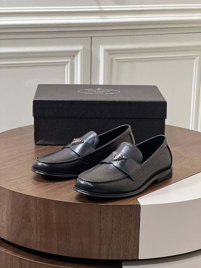 New Prada men's high-end business casual leather shoes, best-selling. Imported