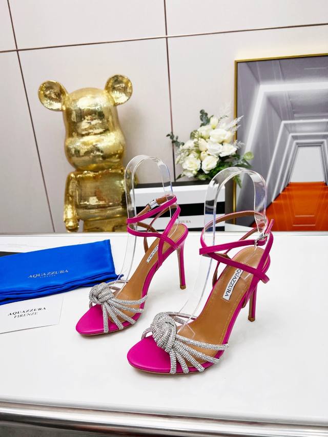 Aquazzura | Come on, DDD, Pineapple's new spring/summer high-heeled sandals. Enc