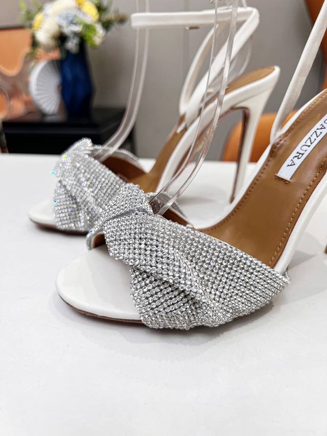 Aquazzura Pineapple | 222 Aquazzuea high heels in silk, fashionable and trendy.