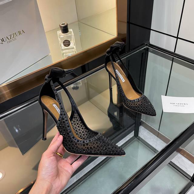Aquazzura's new top-of-the-line slippers (DDD, quality shopping agent). These Sw