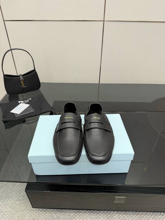 Prdad Prada 26 early spring catwalk small leather shoes DDD. The new season's di
