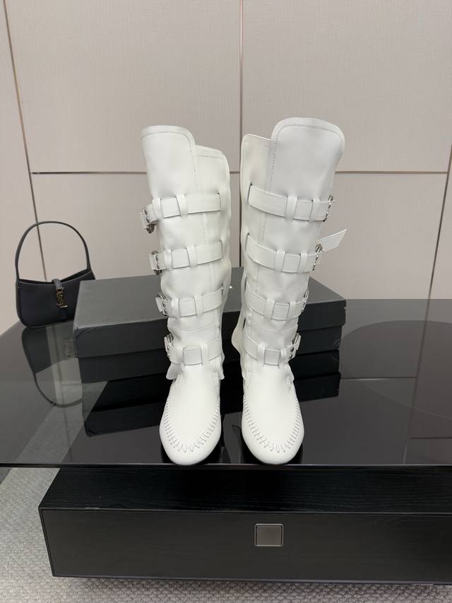 Top-quality Anndemeulemeester 25 autumn/winter boots. They're so cool! The deta