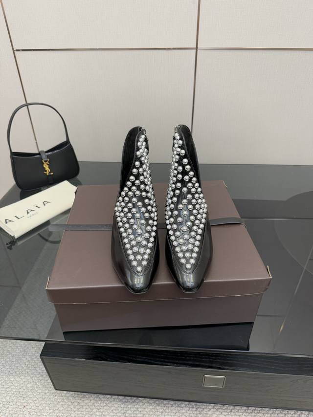 Top quality Alaia crystal ankle boots new arrival 25 autumn and winter to be a b
