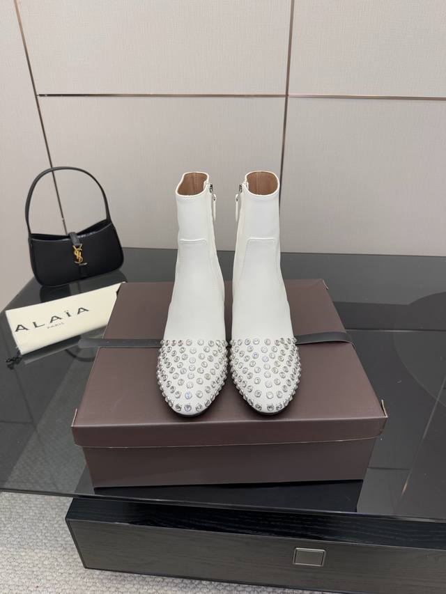 Top quality Alaia crystal ankle boots new arrival 25 autumn and winter to be a b