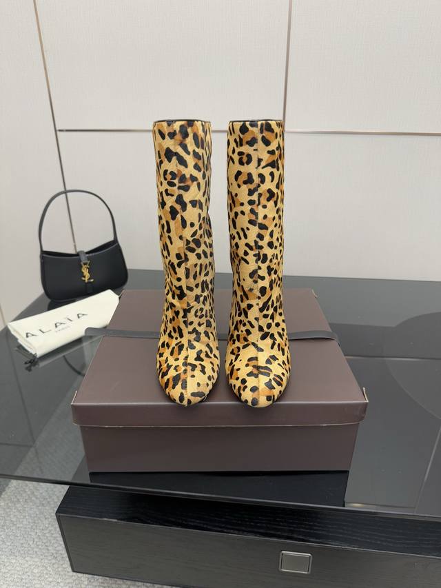 Top quality Alaia