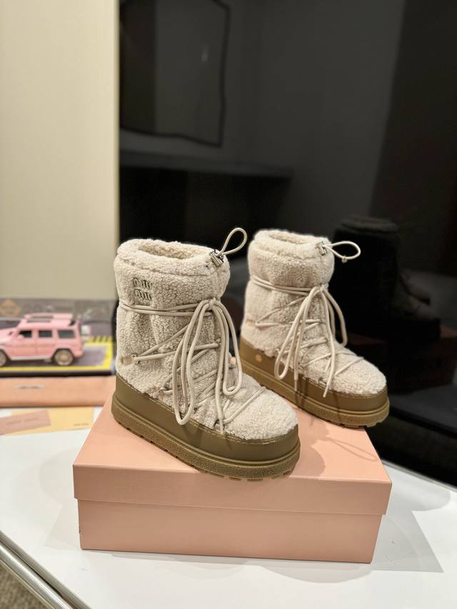 Factory Price: Snow boots DDD, the latest collection from Miumiu, featuring wom