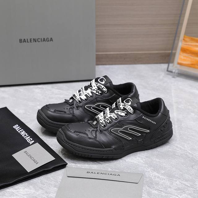 Factory Price: Balenciaga Winter25 Hampton sneakers. Under the creative directi