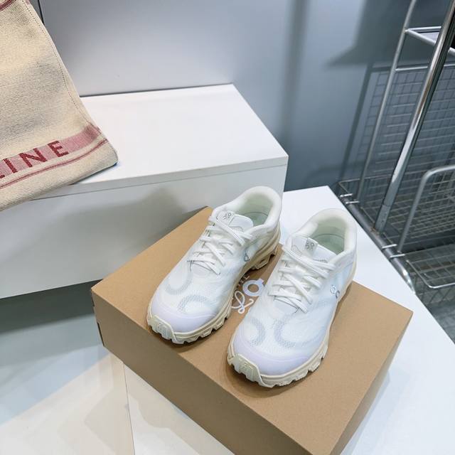 High-quality factory goods! Top-quality couple's pair! The new Loewe x On Cioud