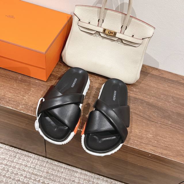 Style: 086 Infra Sports Slippers Color: Ceramic Powder 94 Terre Cuite Upper Mate
