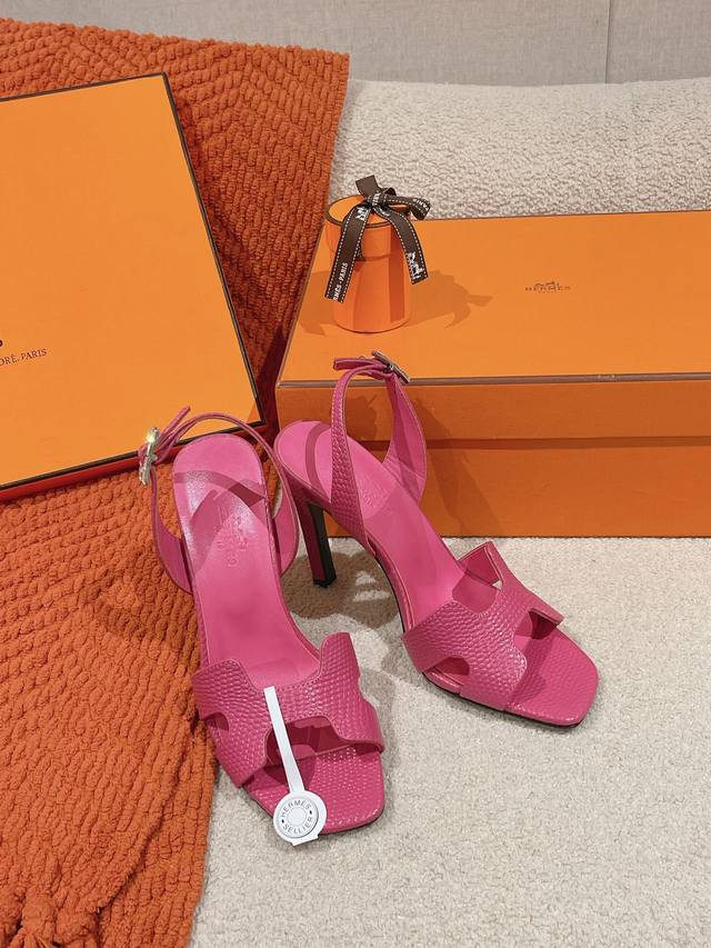 Hermes Holy105 sandals are stylish and versatile, super comfortable, and every d