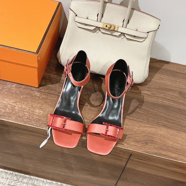7Cm Pictured: New color scheme, factory price P. Hermes Judy 70 high-heeled sand