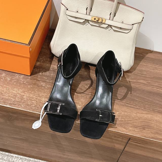 4.5Cm Pictured: New color scheme, factory price P Hermes Judy 40 high-heeled san