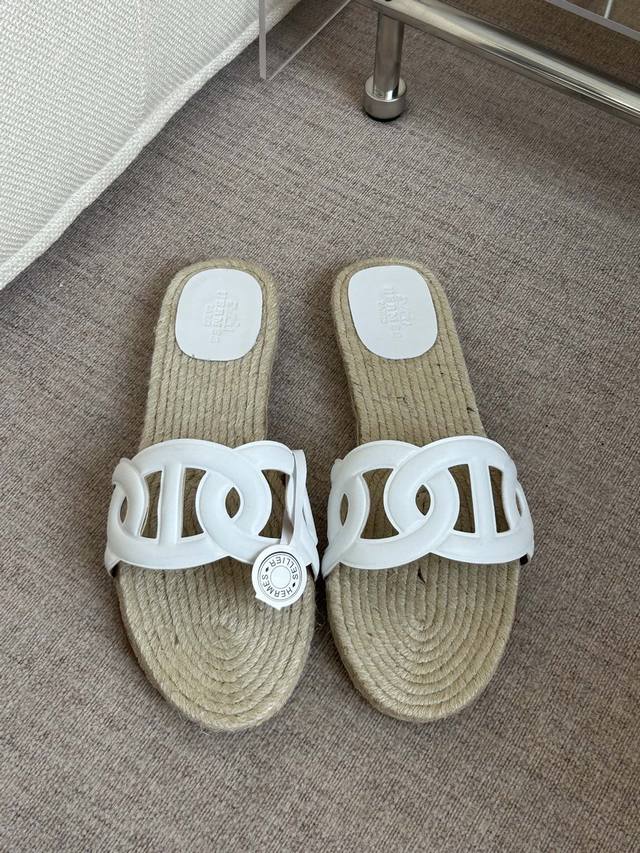 Hermes pig nose chain sandals are fashionable and versatile, super comfortable,