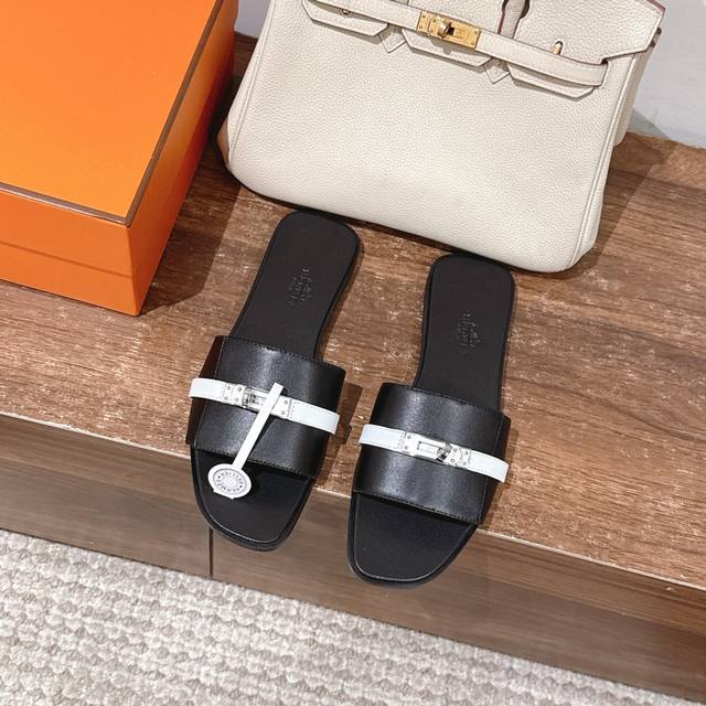 Leather buckle factory price P Hermes Giulia sandal series is fashionable and v