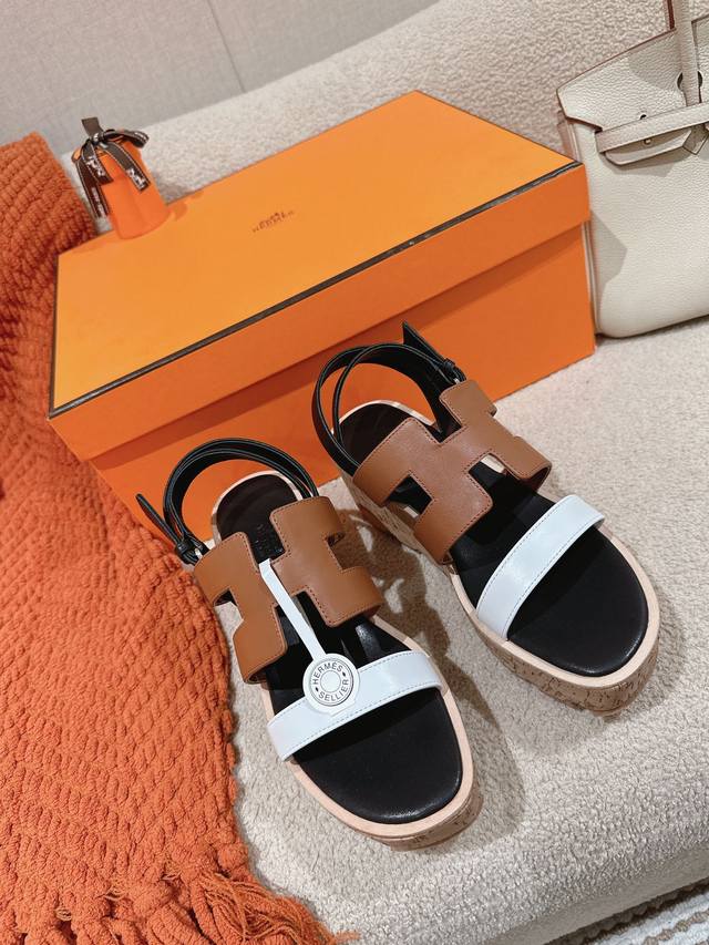 Hermes Havane 30 sandals are stylish and versatile, super comfortable, and every
