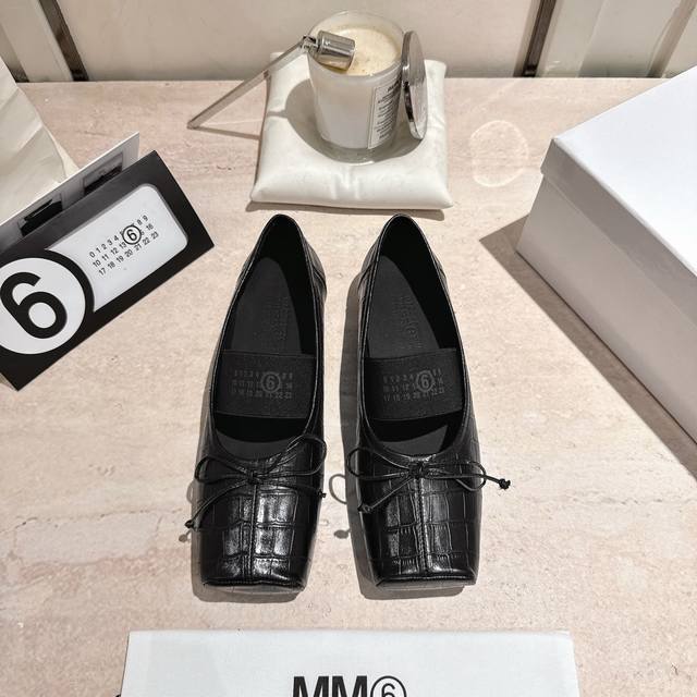 25 New Fall/Winter arrival: Mm6 Margiela's latest superb ballet flats. Needless