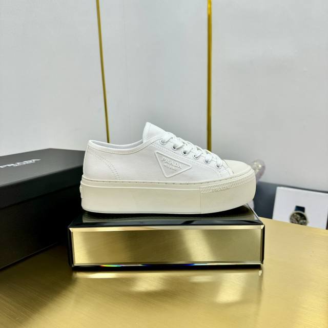 Prada 24's latest spring/summer triangle-shaped casual sneakers (DDD). Originall