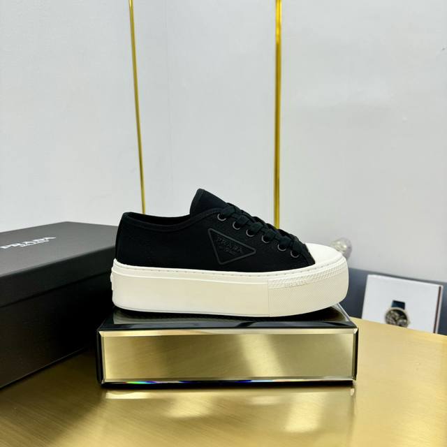 Prada 24 Spring/Summer Newest Triangle Logo Casual Sneakers Originally purchased