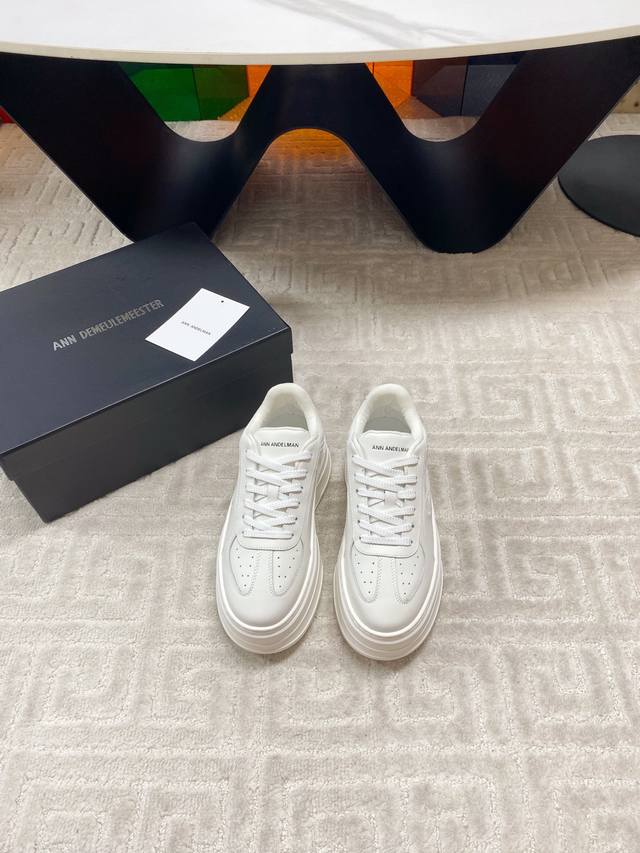 Factory Ann Andelma* new thick-soled white shoes. Thick sole design with a buil