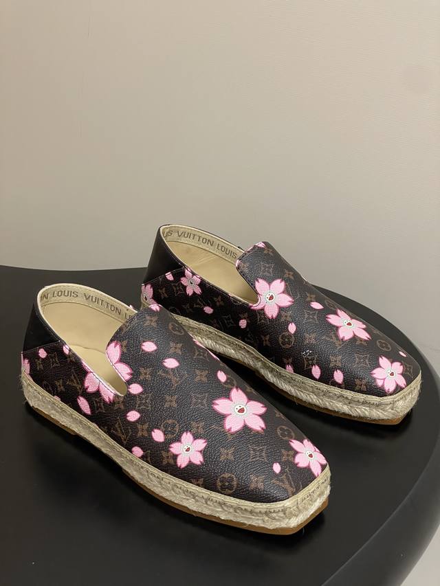 2025 Early Autumn New Louis Vuitton Lv Old Flower Straw Shoes Embroidered Fisher
