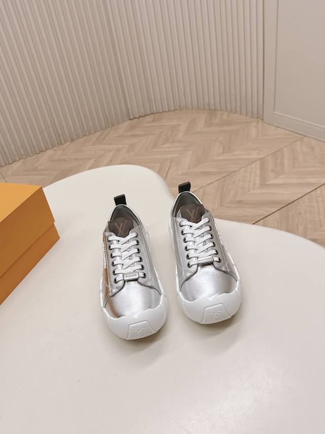 released the super popular Lv Bubble bubble cloud shoes, a new casual sneaker t