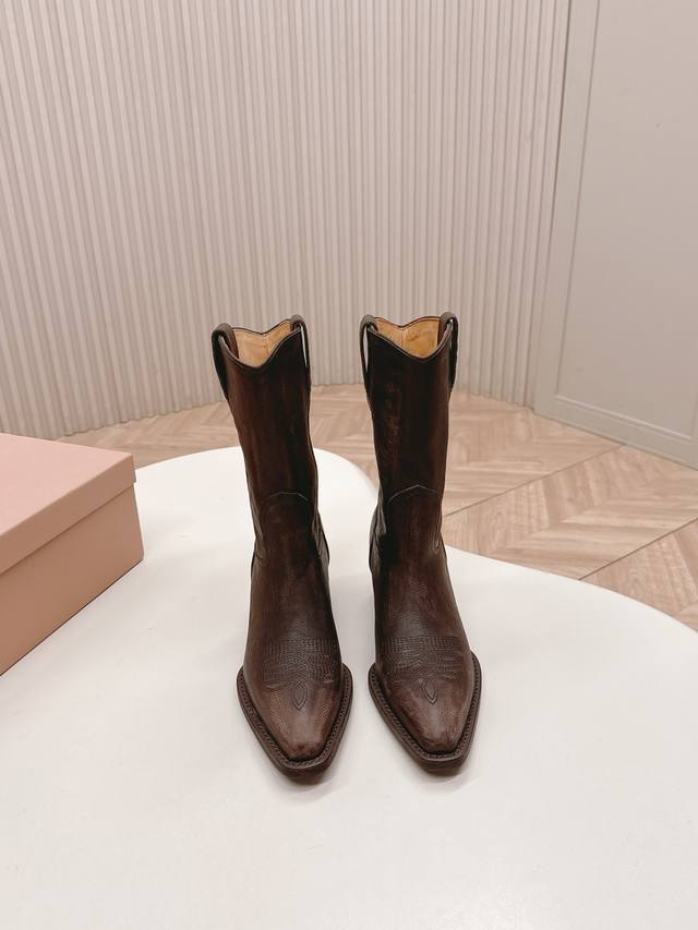 Leather Miu Miu's latest fall/winter western cowboy boots DDD. This year's most