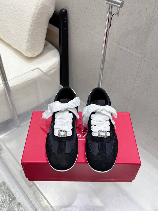 Top version Roger Vivier RV 25Ss new casual sports shoes flat-soled Forrest Gau
