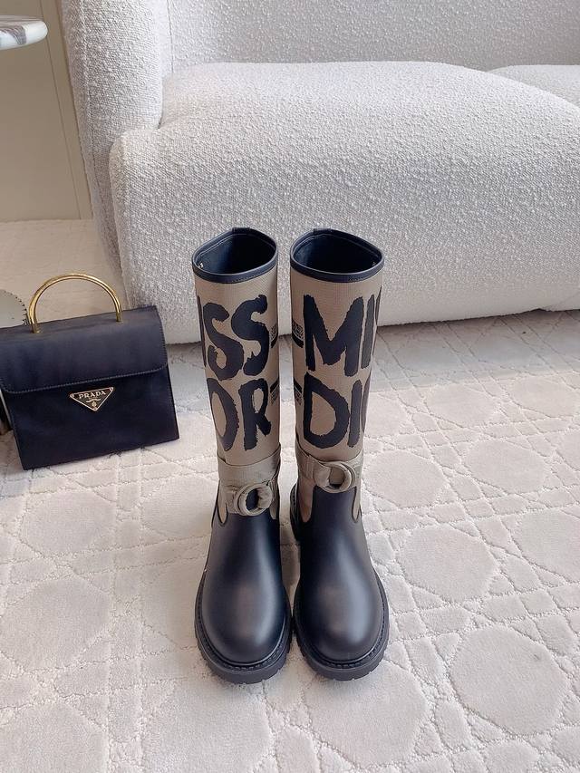 Dio* Graffiti lettered boots. These biker boots are recognizable with the brand'