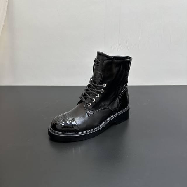 Chanel Autumn/Winter 2025 Chanel sheepskin ankle boots with lace-up lace-up Mart